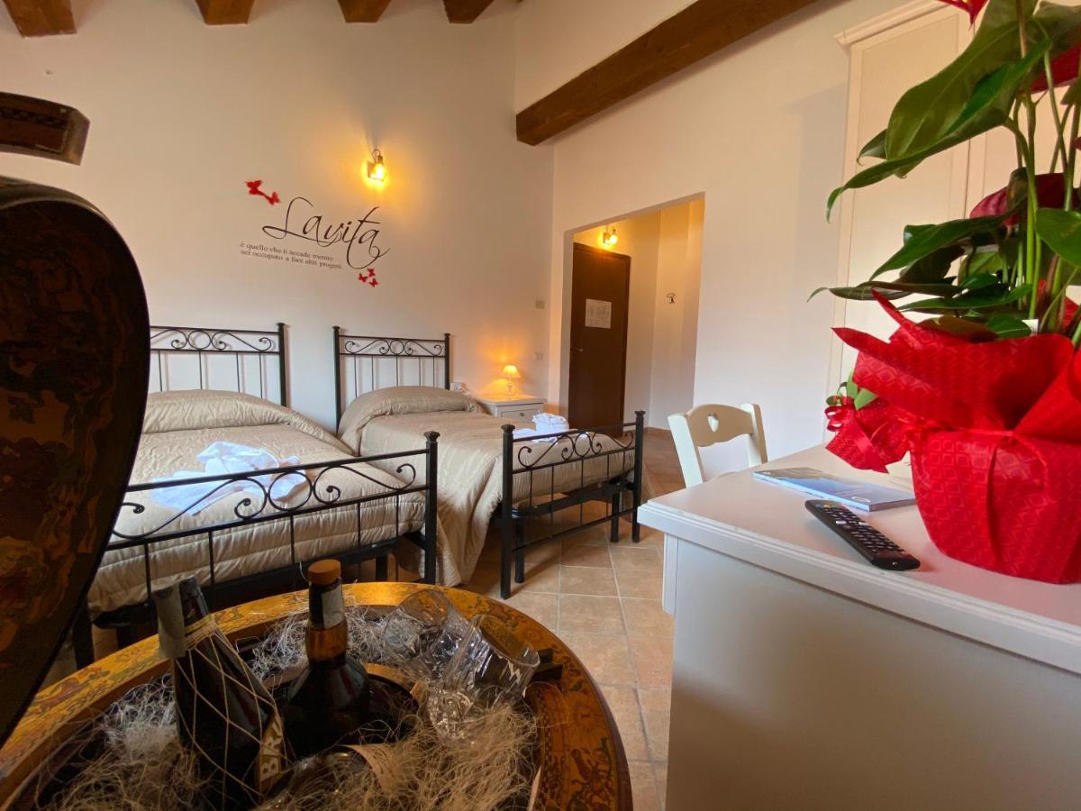 Locanda Della Pieve Pievebovigliana Luaran gambar